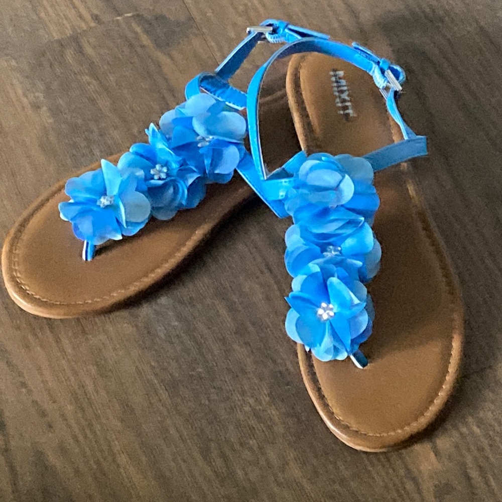 New Mixit Blue Sandals With Rhinestone Embellished Flowers    Size 9.5